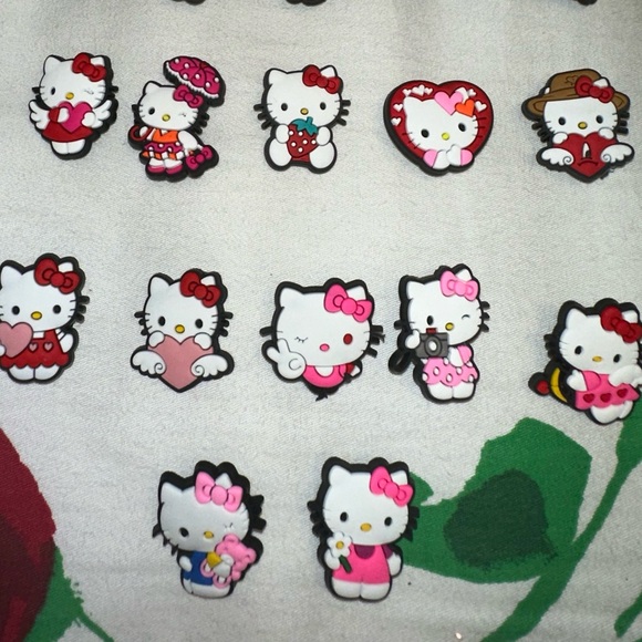 COPY - Hello kitty croc charms 2/10 - Picture 4 of 4